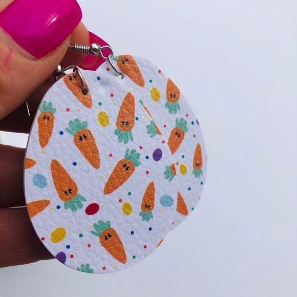 Faux leather tear drop dangle fashion earrings - Picture 2 of 3